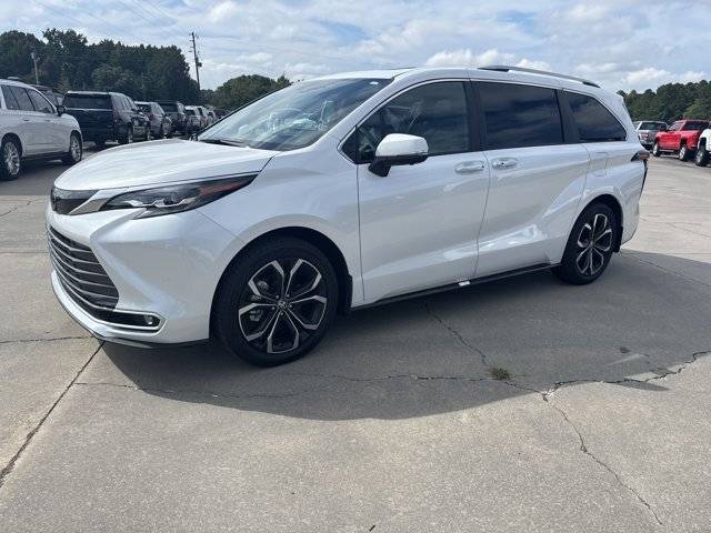2025 Toyota Sienna Platinum — Minivan — 13,104 mi — Blenheim, SC